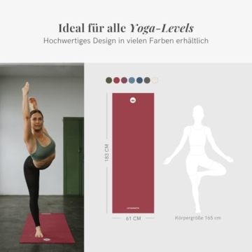 Yoga praktizierende steht einbeinig auf Yogamatte